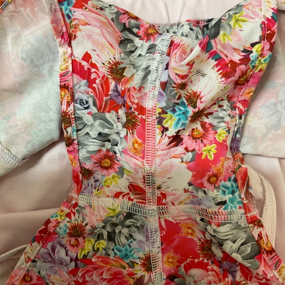 Lululemon Hotty Hot Short Size 8 Floral Pink Liner Free - Picture 8 of 10